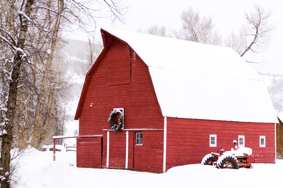 Image of a red barn